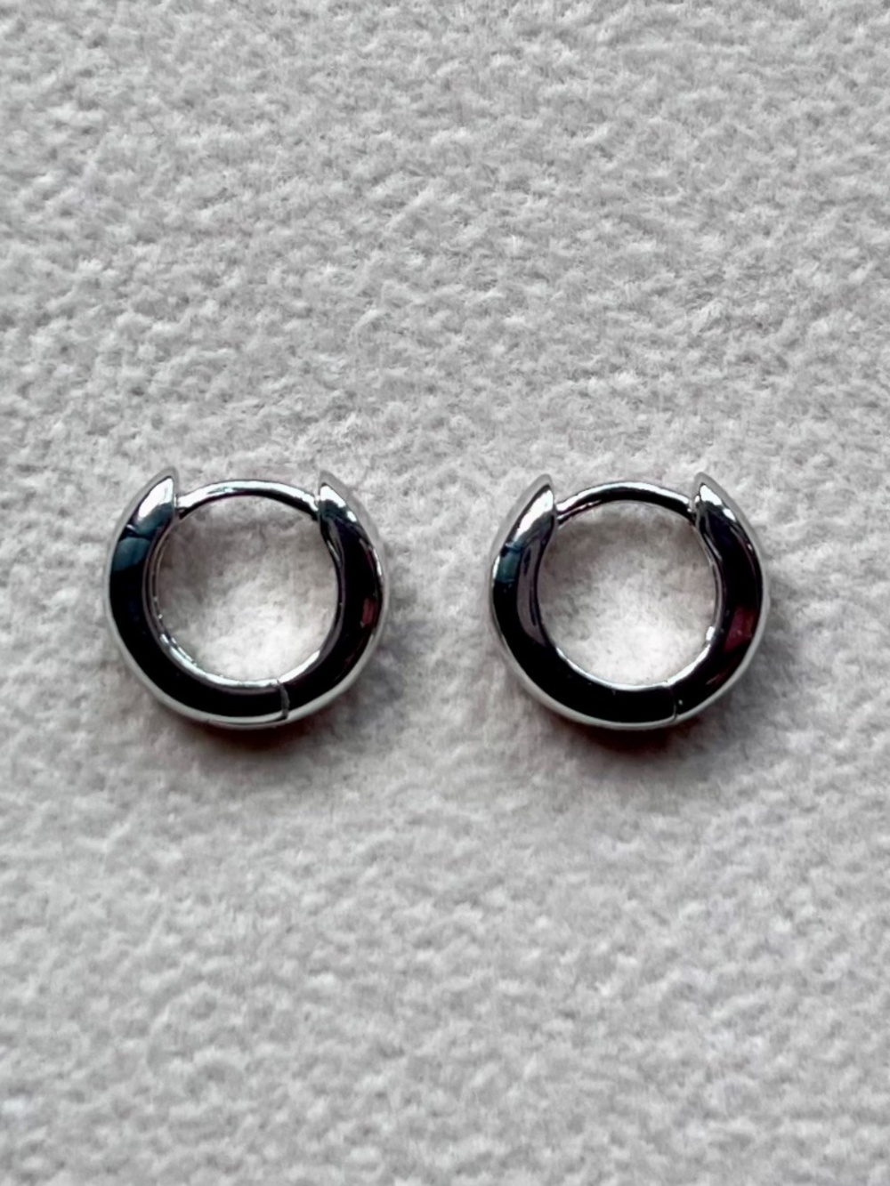 E113 | Rhodium Plated Hinged Huggie Hoop Earrings